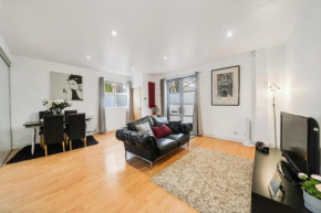 City 2 Bedroom Apartment London Tower Bridge with FREE Secure Gated Parking - Perfect for Long Stay